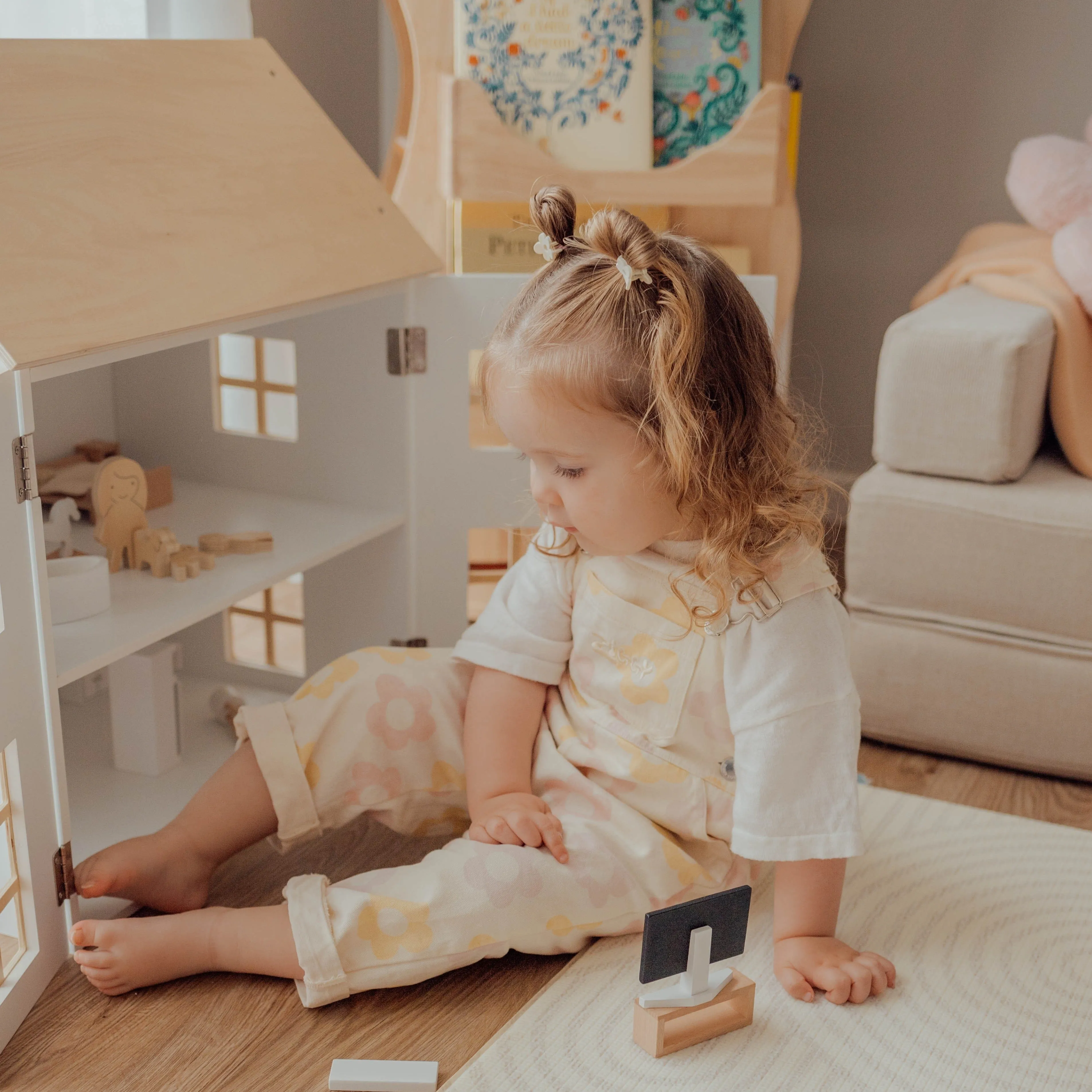 ELSA Doll House with Furniture & Doll Family Set